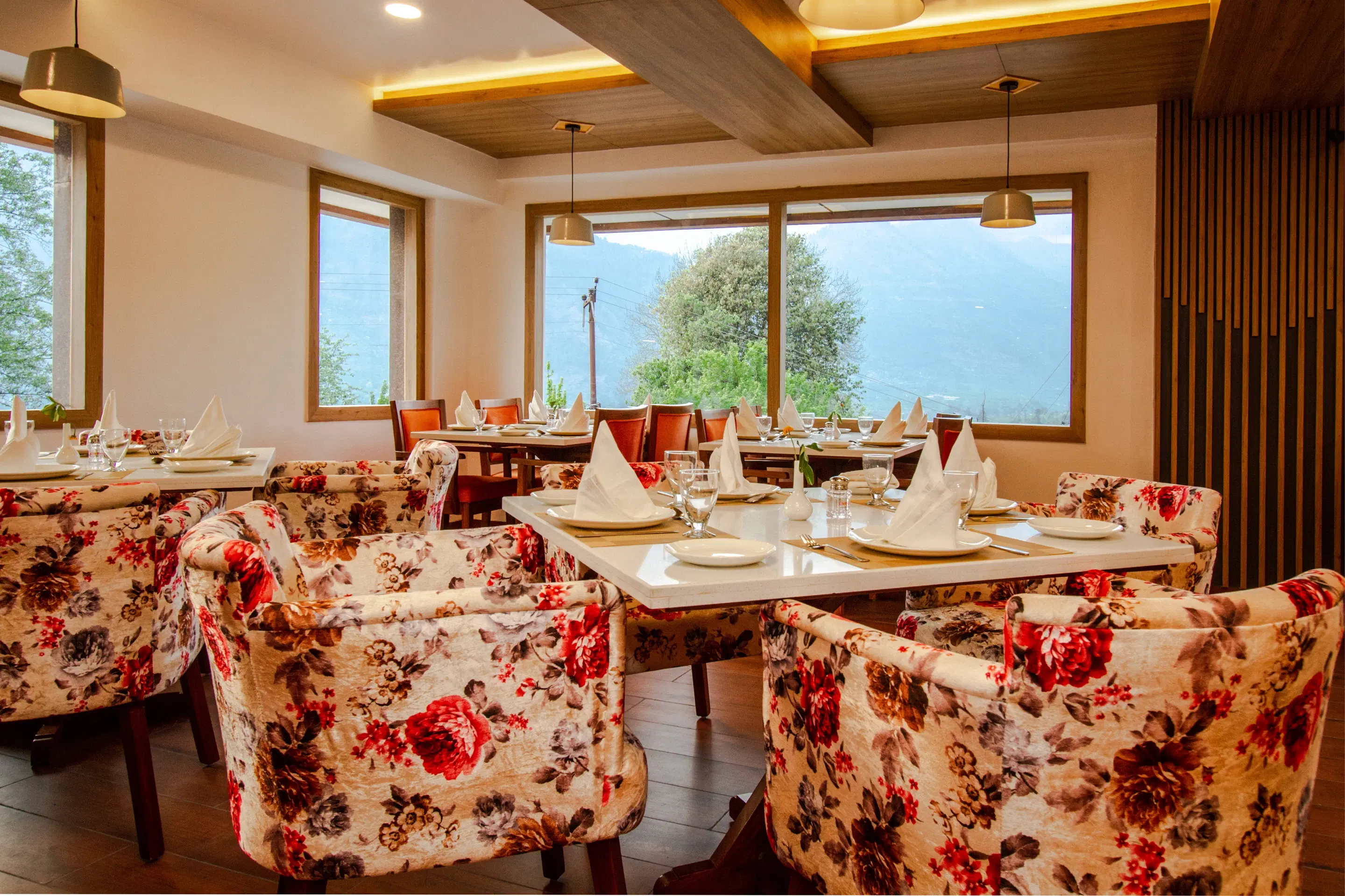 Restaurant bar